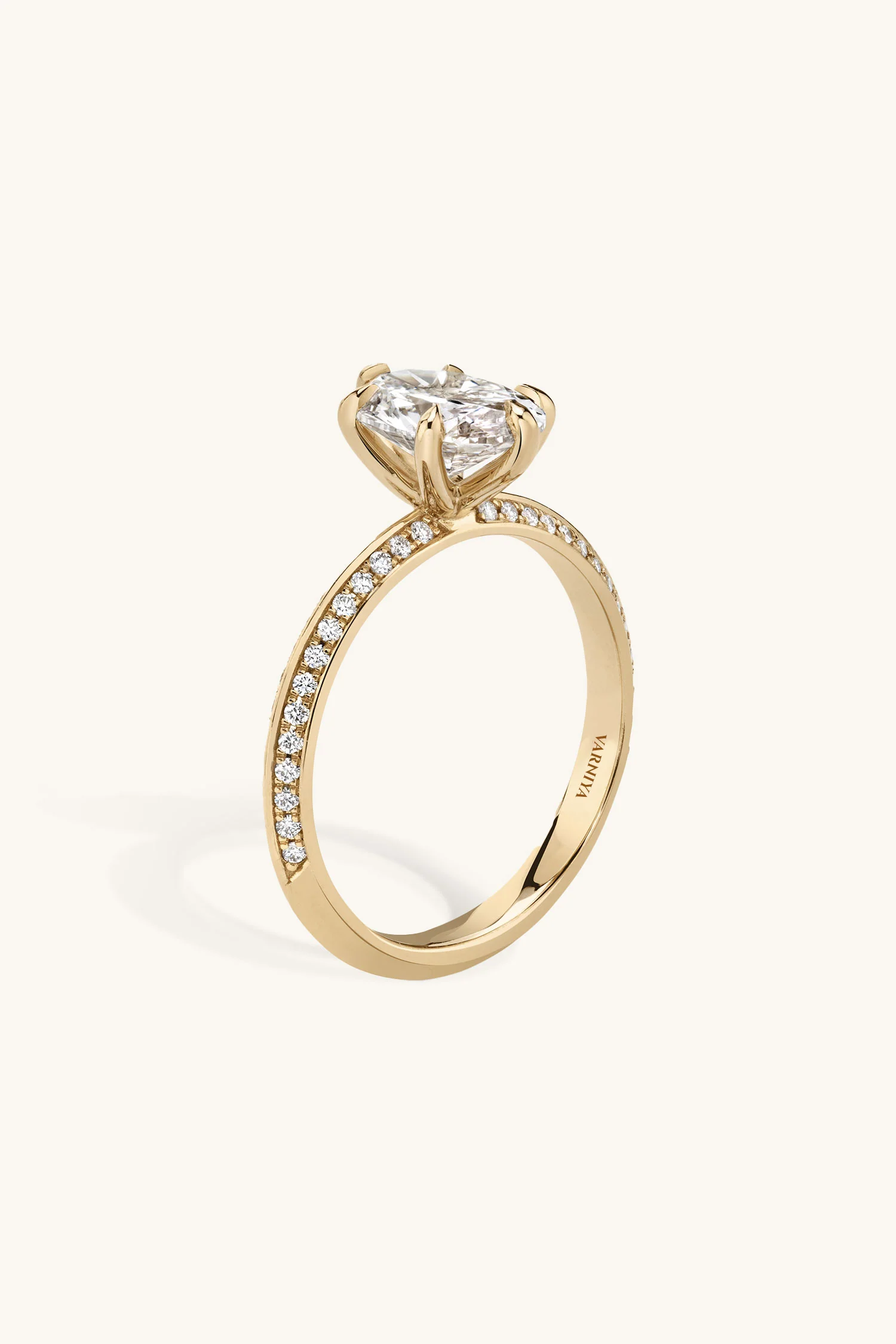 Amália Oval Solitaire Pavé Ring - Image 4