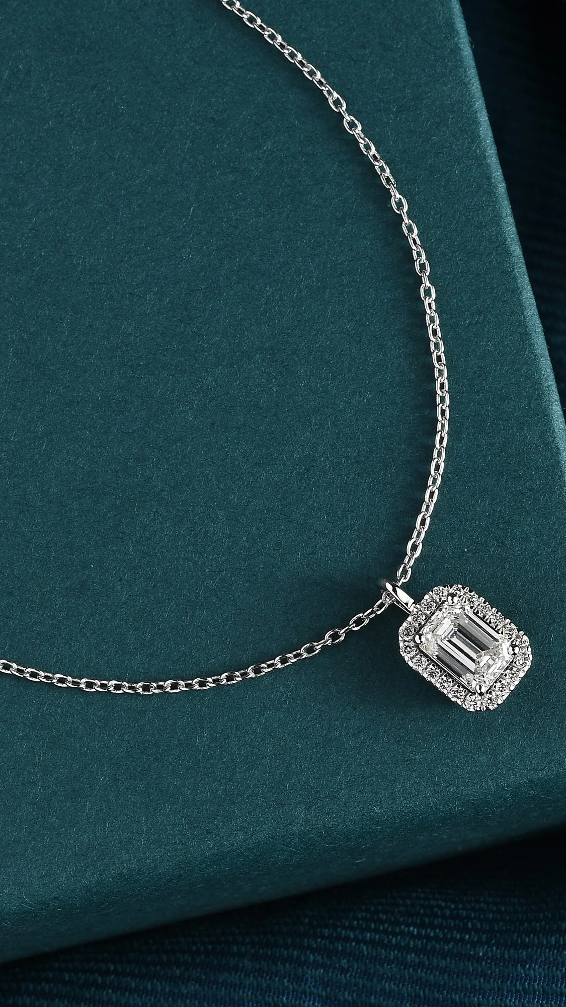 Coralina Halo Emerald Solitaire Pendant - Image 7