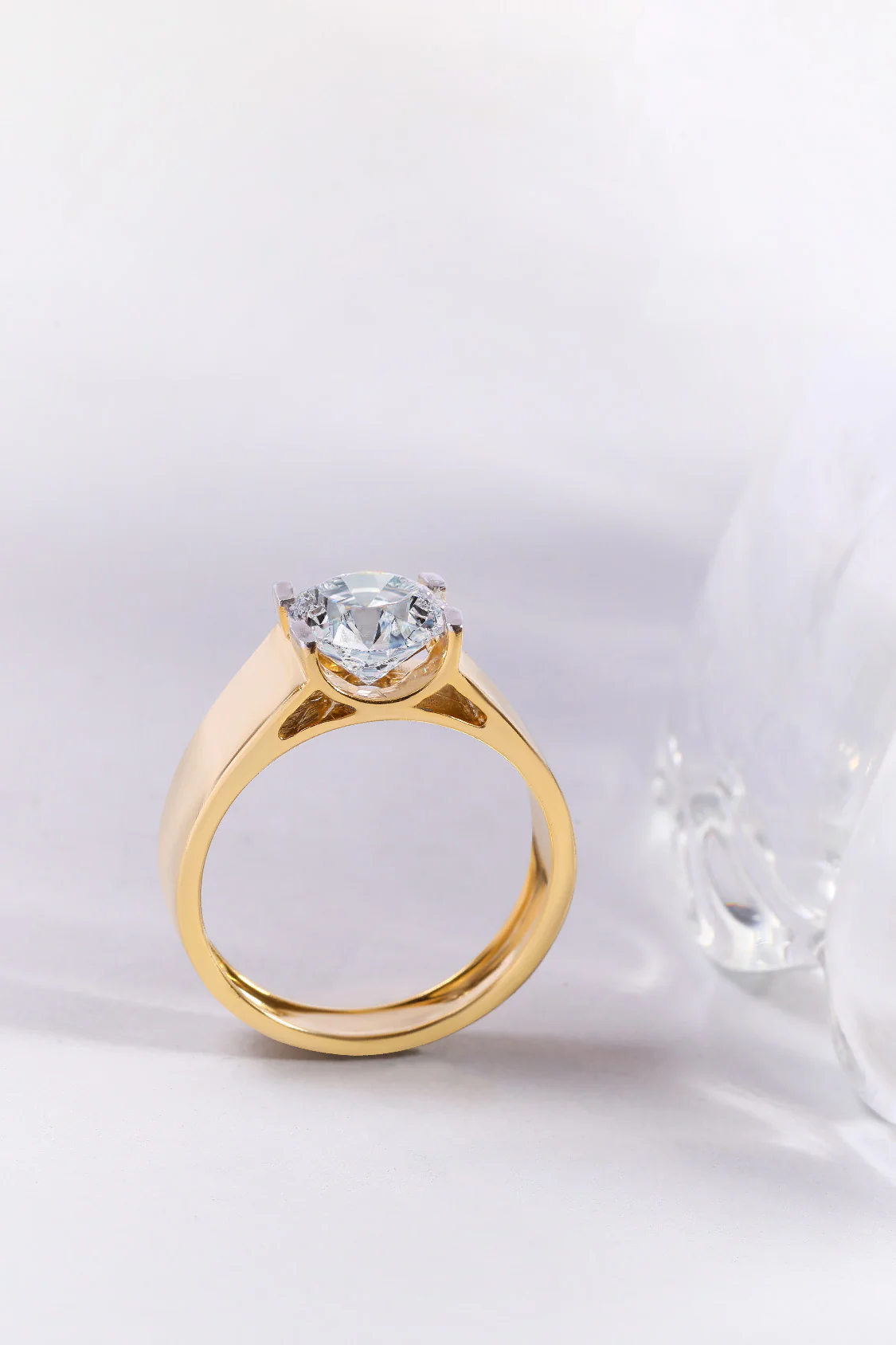 Valour Men's Band with a Round Solitaire - Image 8